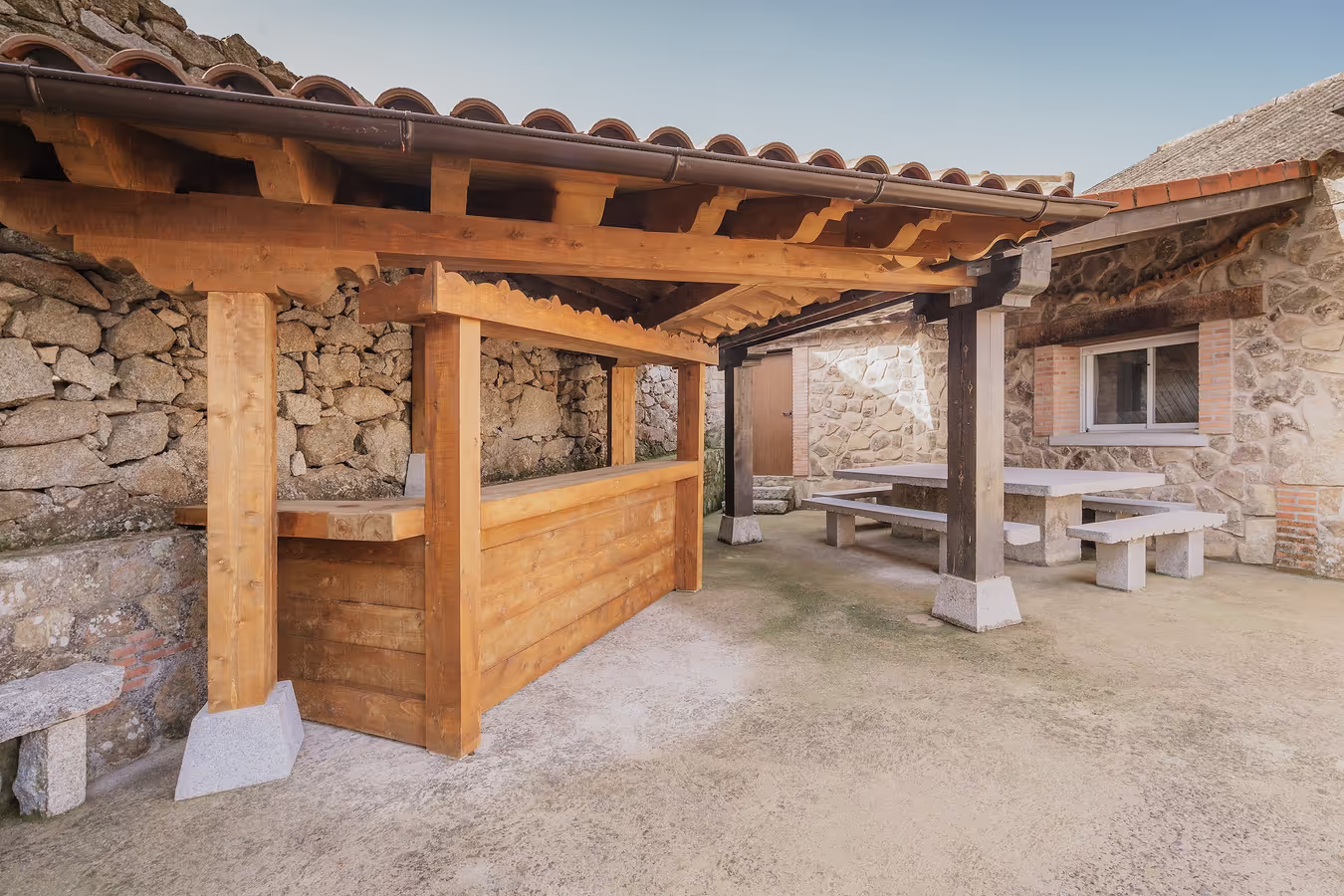 Barbacoa y horno de le&ntilde;a de Casa Rural El Cauce
