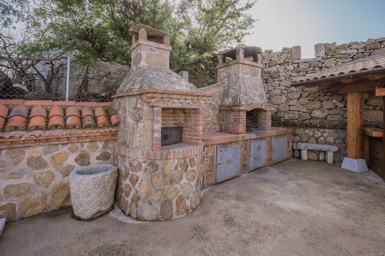 Fachada y exteriores de Casa Rural El Cauce