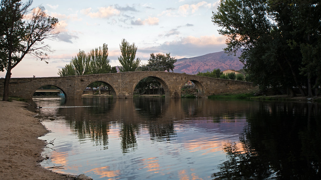 Puente Rom&aacute;nico de Navaluenga